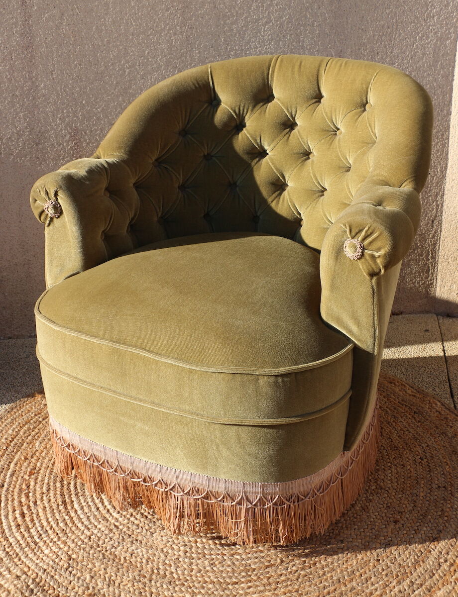 Paire de fauteuils crapauds et leur pouf vert