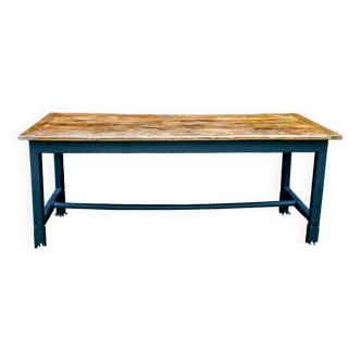 Superb and old solid oak farm table