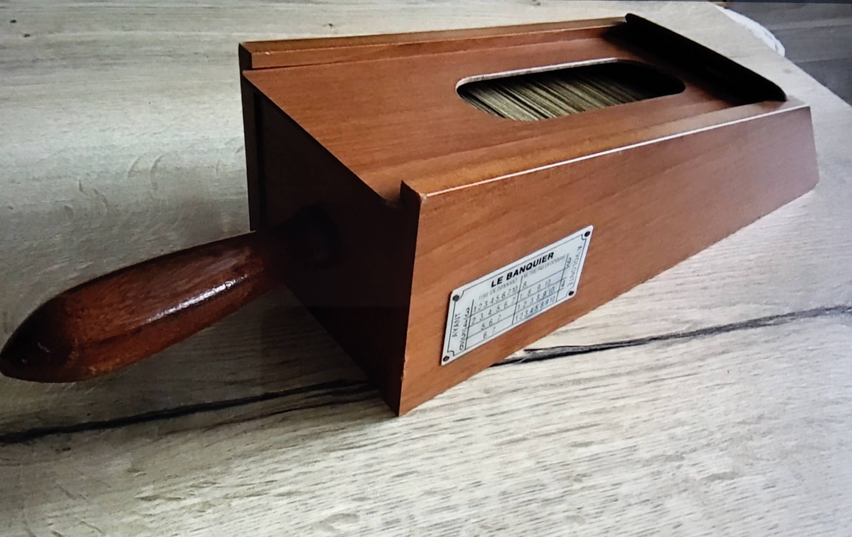 Croupier's shoe
