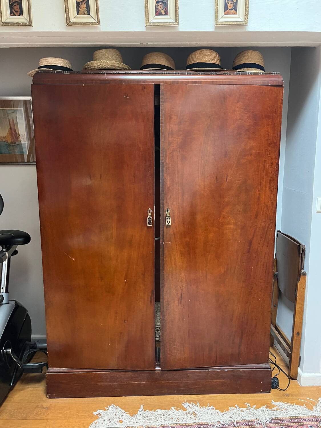 Ocean liner wardrobe