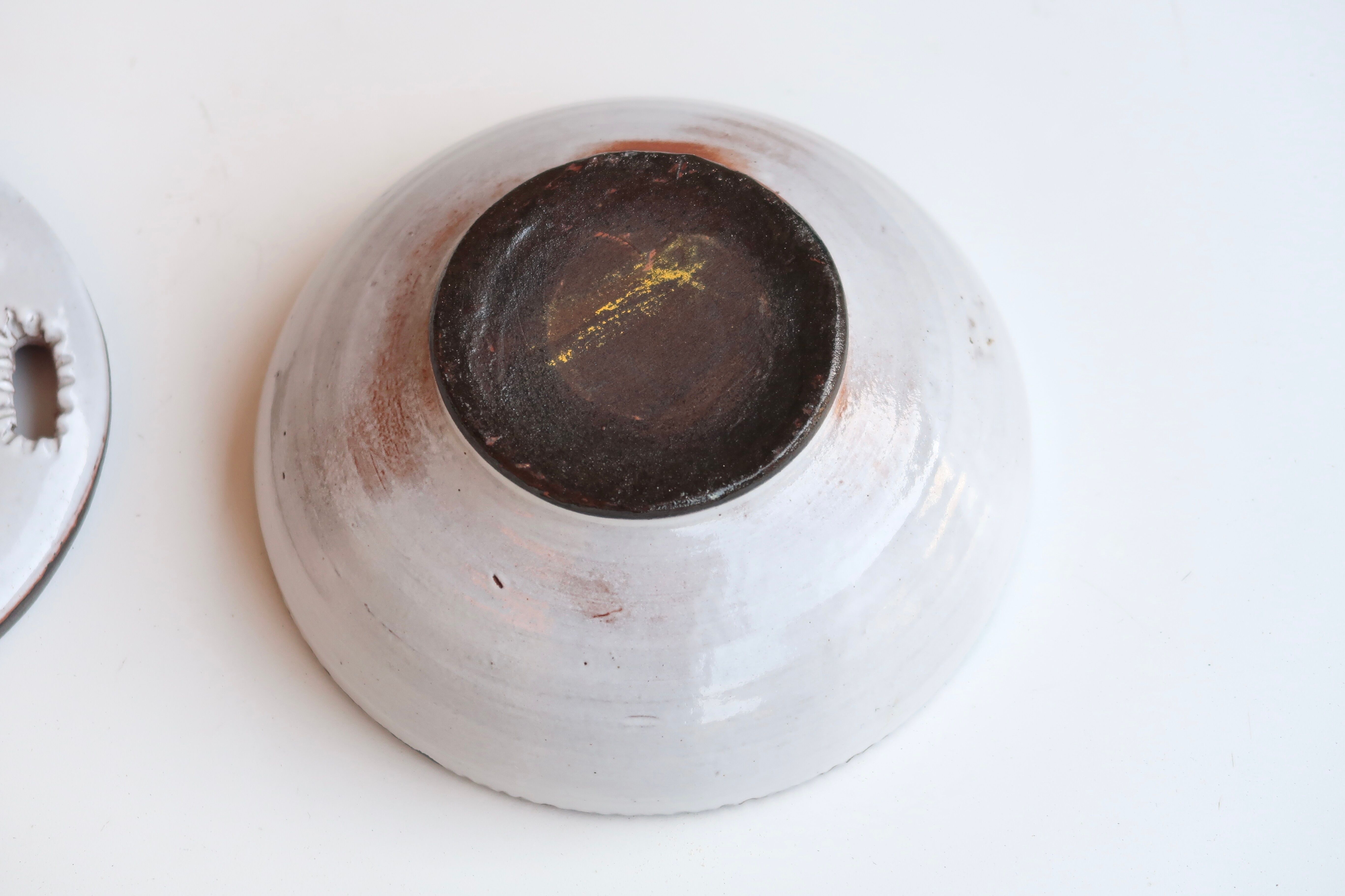 Pique flowers white sandstone by Jeanne and Norbert Pierlot