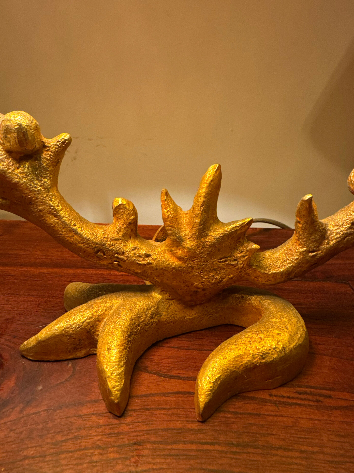 Lampe de table à deux bras en bronze doré par Georges Mathias for Fond