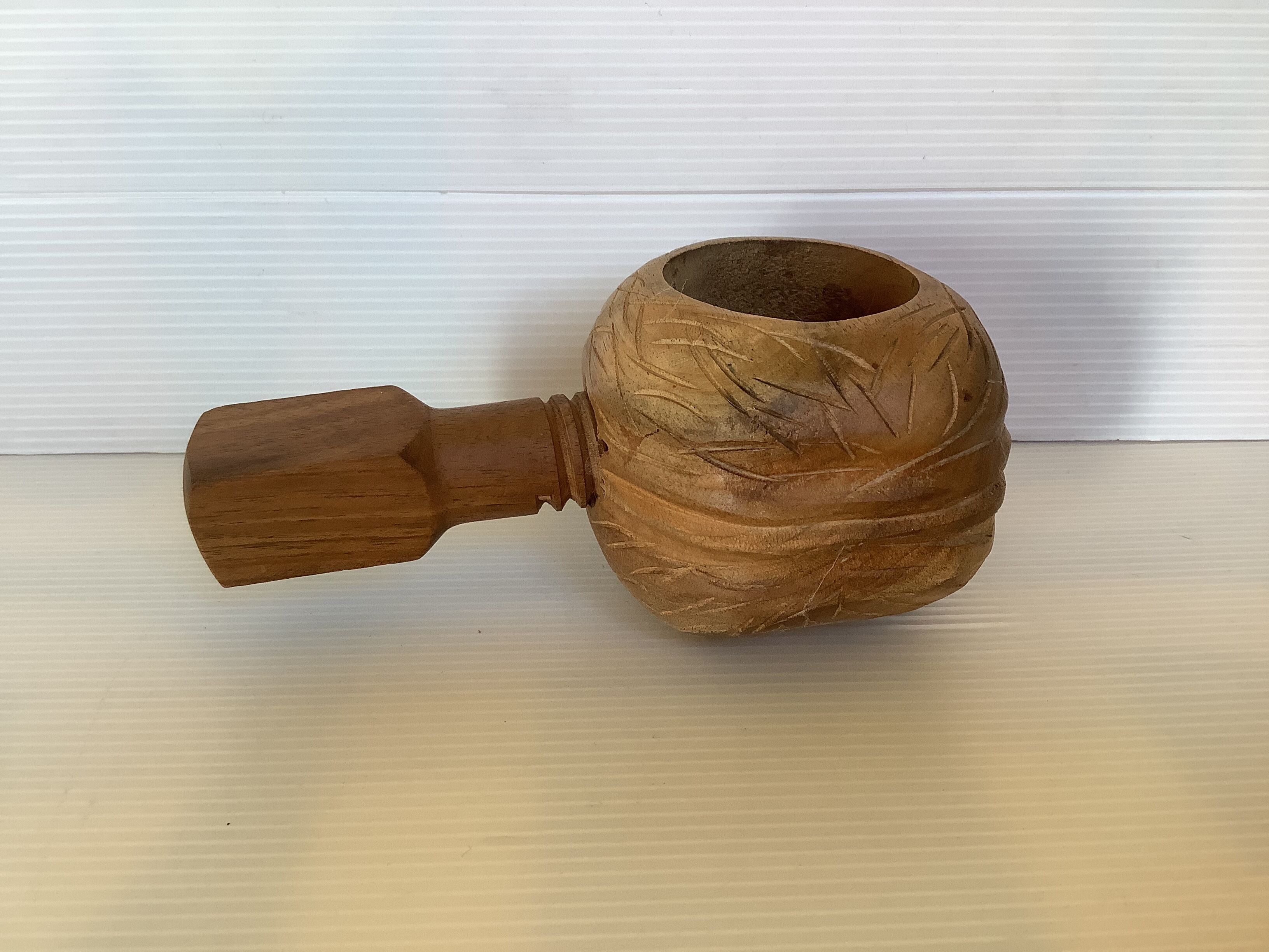 Casse noix en bois en forme de noix