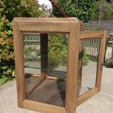 Étagère vitrée en bois