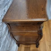 Commode galbée style Louis XV / régence en chêne massif