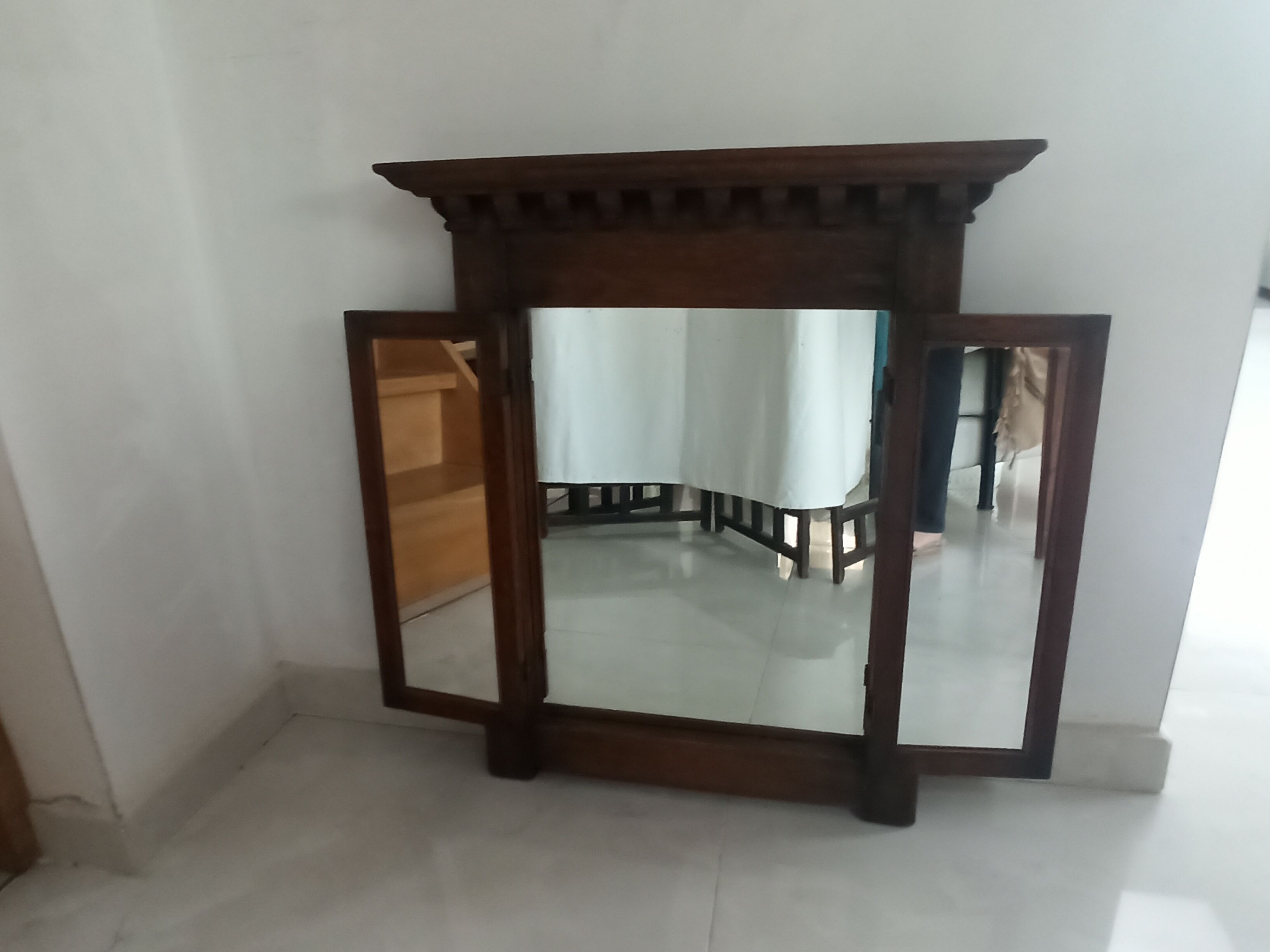Trypic mirror, with tablet. Velvet and openwork metal braces