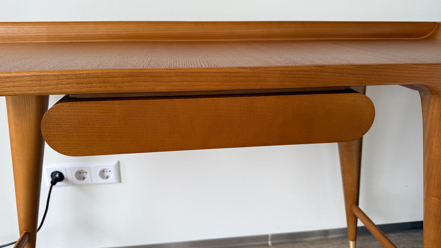 Console / desk Gio Ponti D.847.1 — Molteni & C (Heritage Collection)