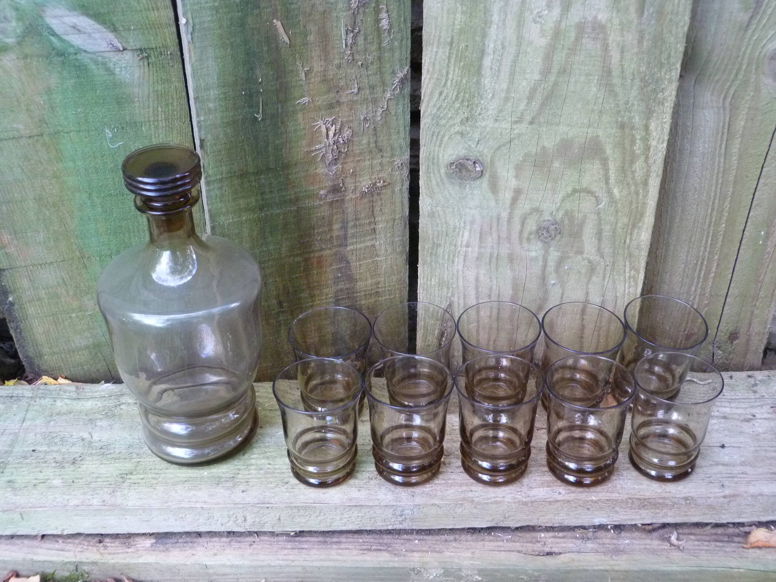 Set of 10 brown glasses and a carafe made in Belgium