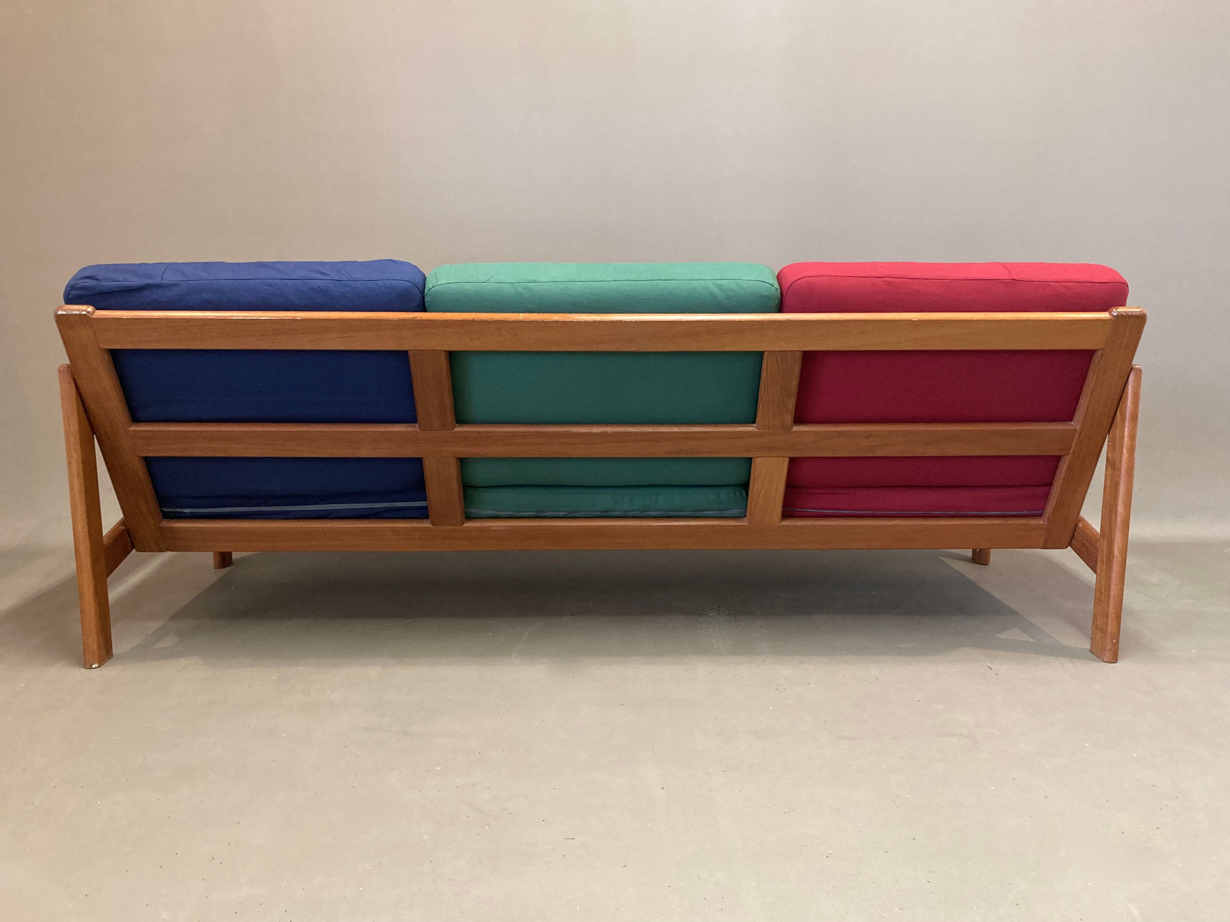 Sofa 3 places Scandinavian design colors 1950