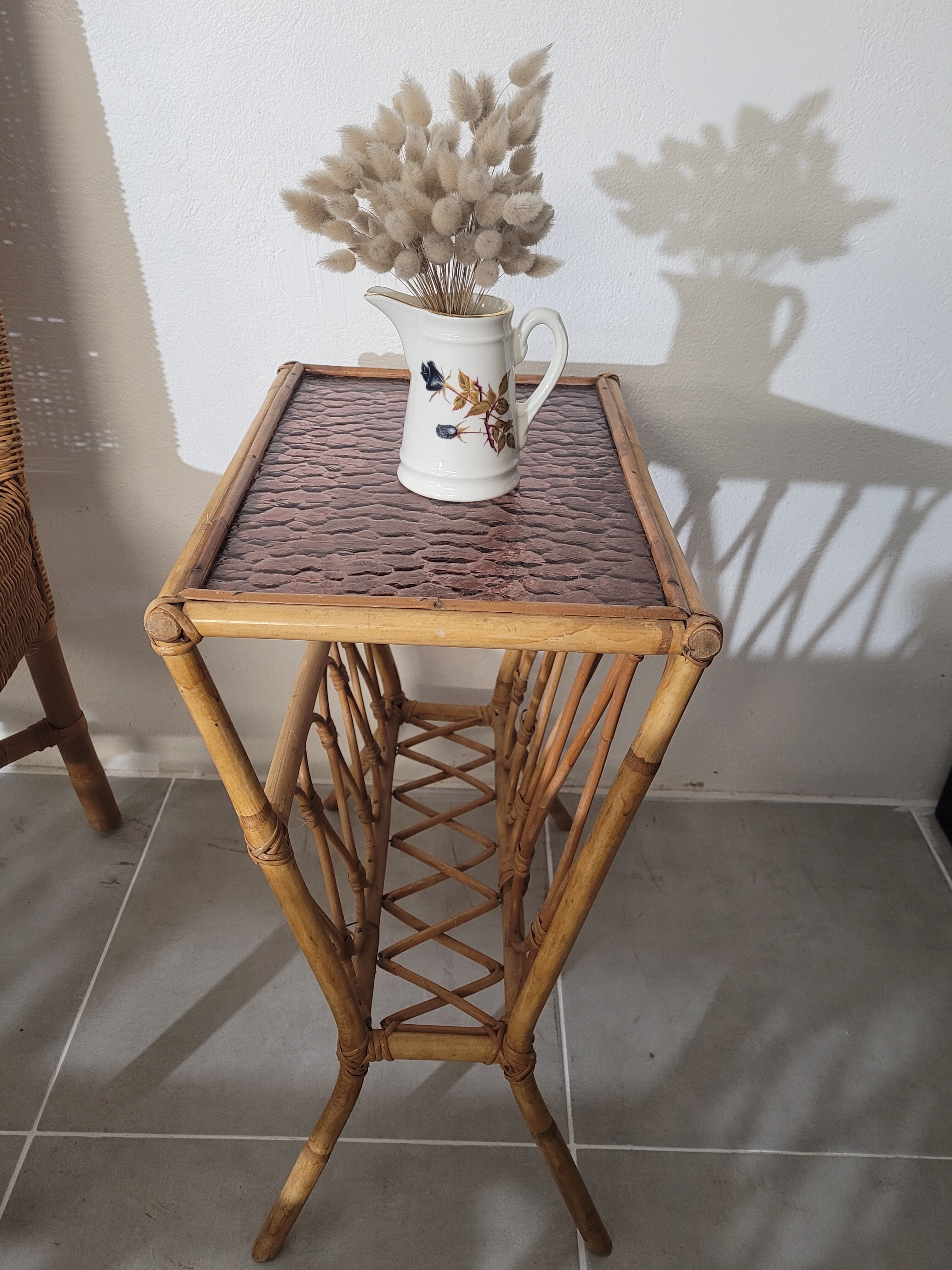 Rattan glass magazine holder