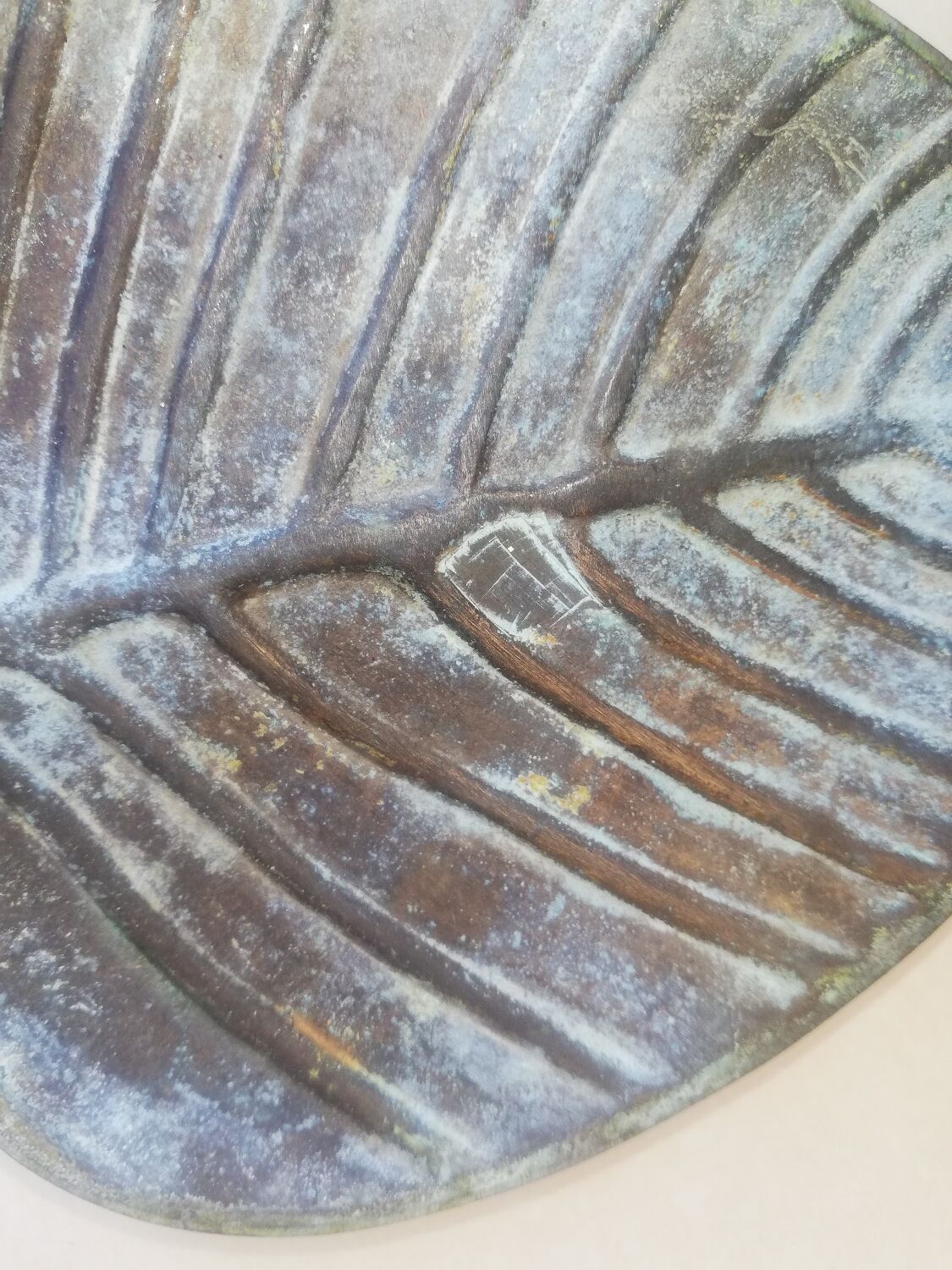 Greenish metal leaf pocket emptier