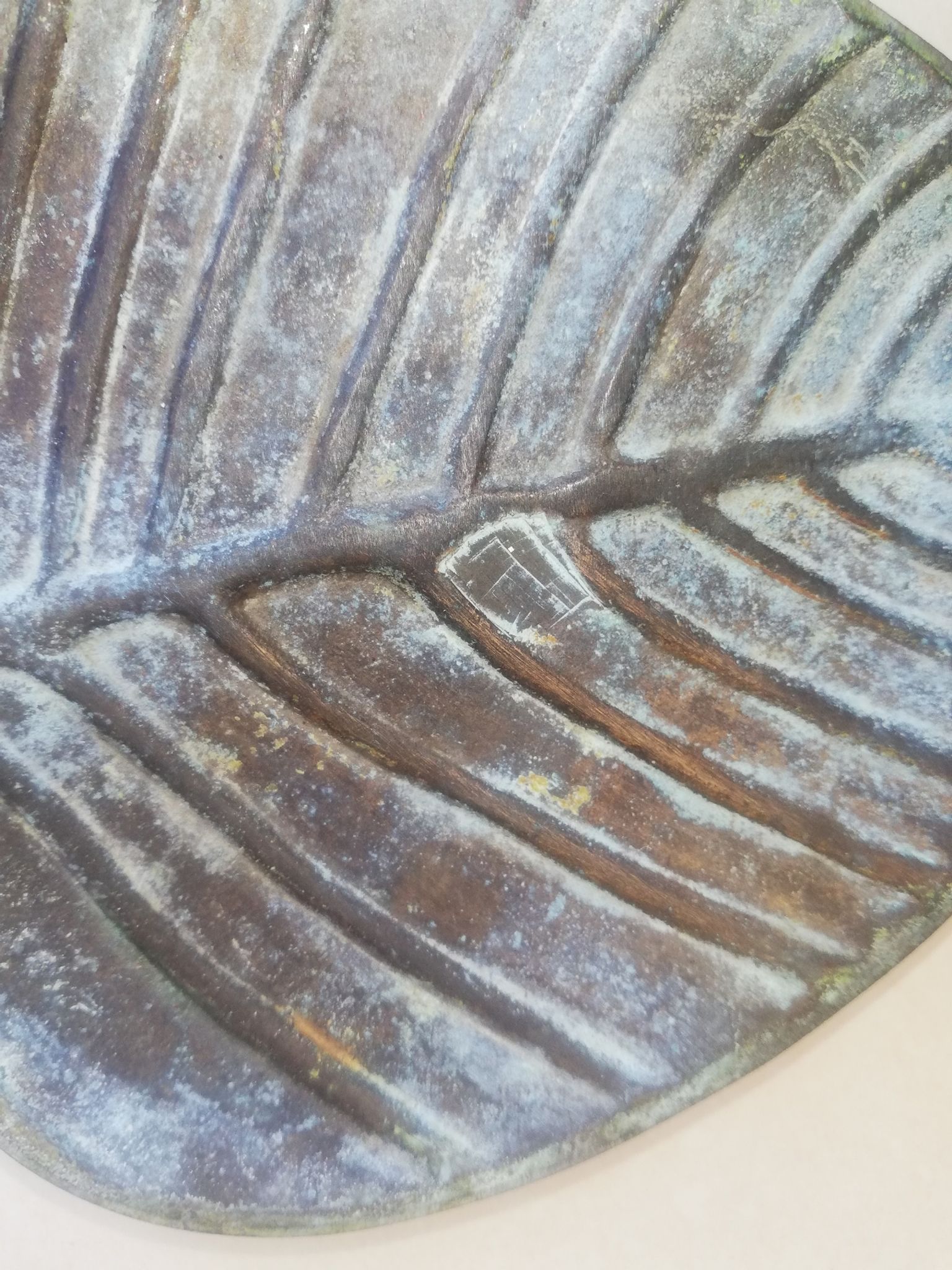 Greenish metal leaf pocket emptier