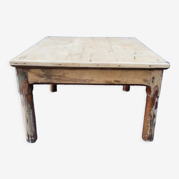Table basse en bois brut