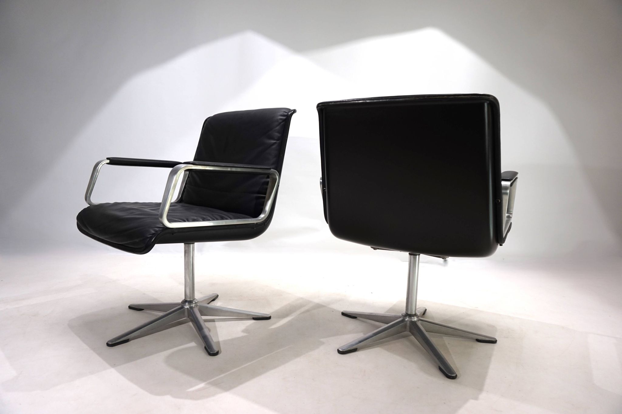 Set of 2 Wilkhahn Delta conference/dining chairs from the Delta Group