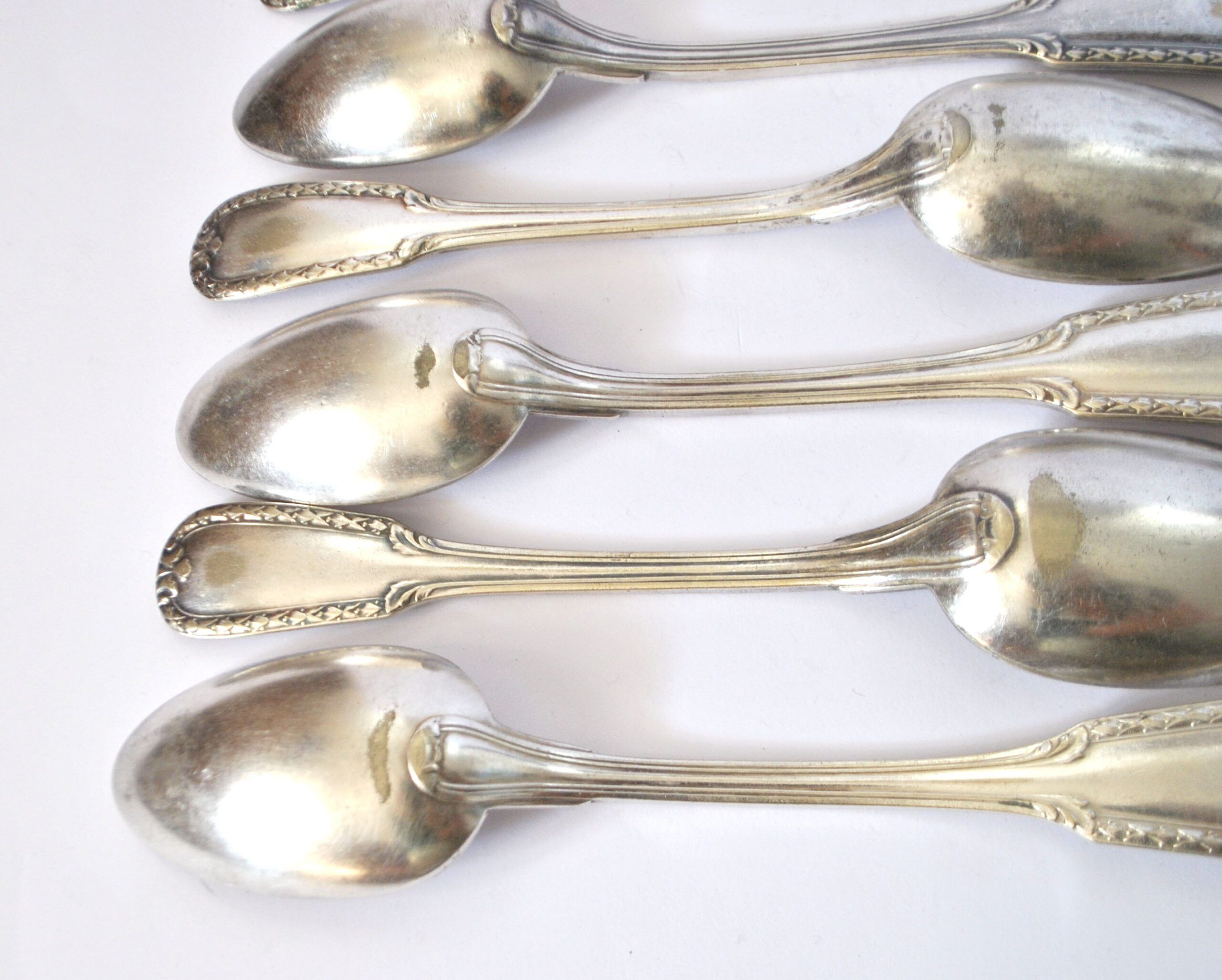Set of 21 classic silver-plated metal table cutlery from 1900 by silversmith Boulenger, 21cm.