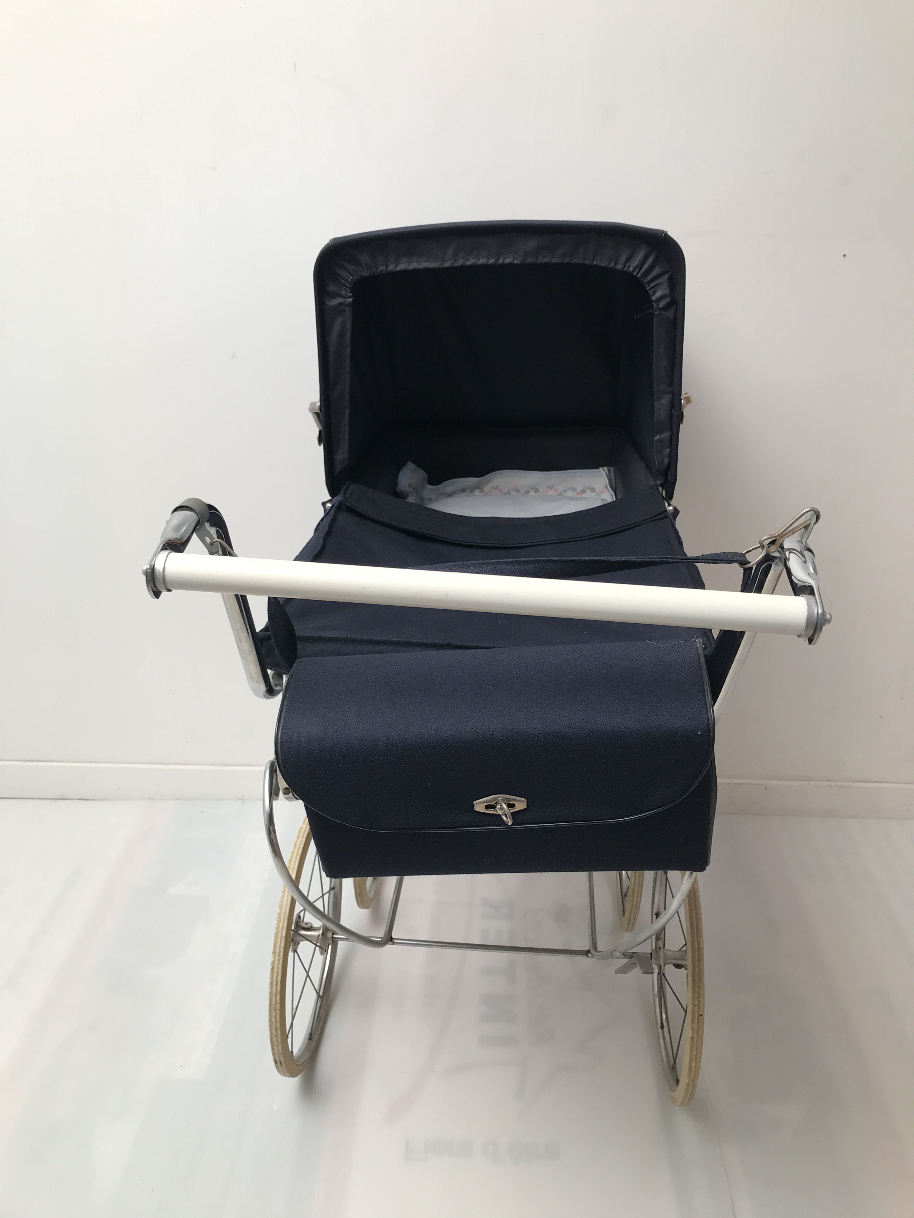 Pram, vintage English style carrycot 60/70s