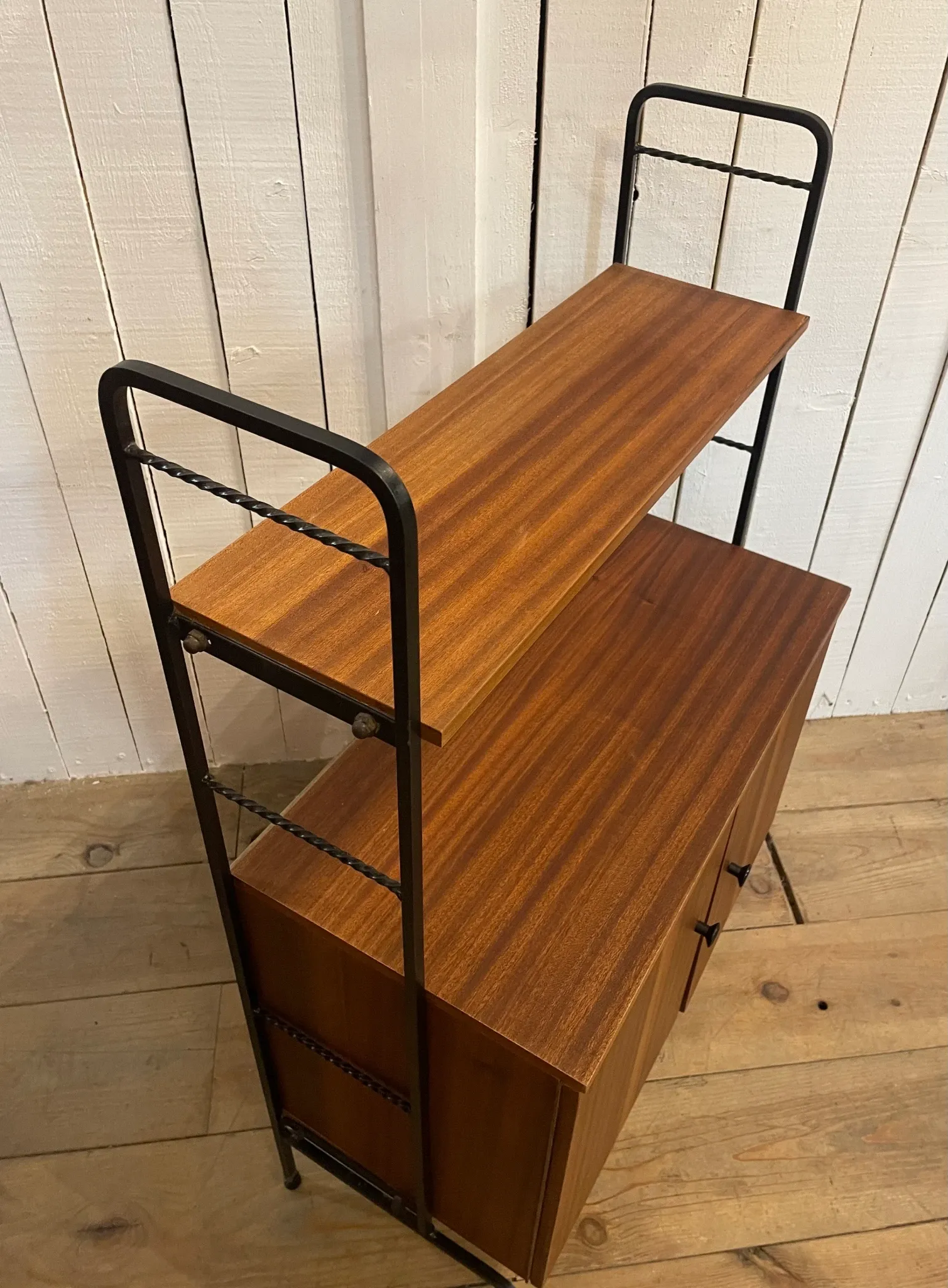 Small piece of furniture on legs