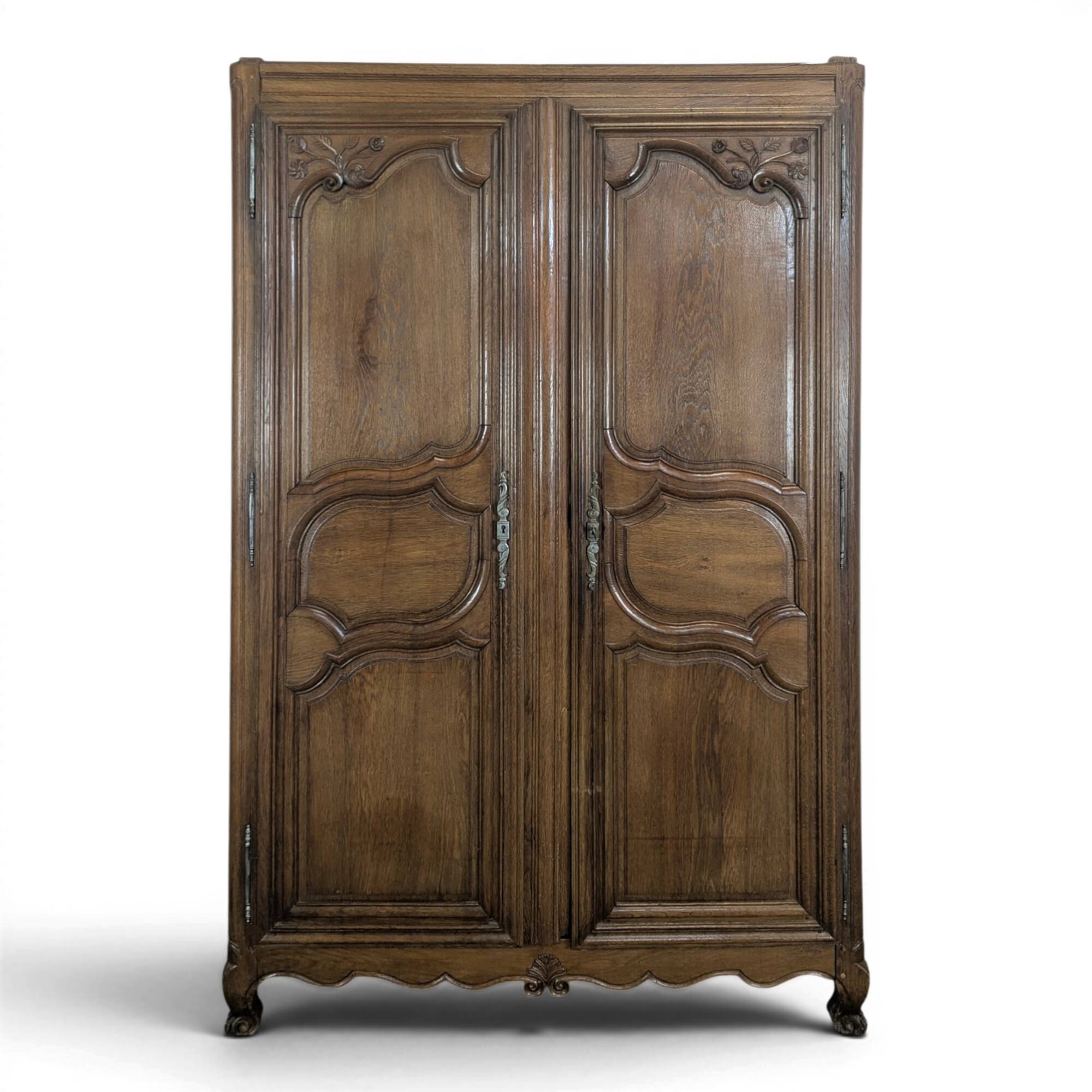 Solid oak wardrobe in Louis XV style