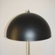 Une lampe de sol Vitra T25 des années 1970.