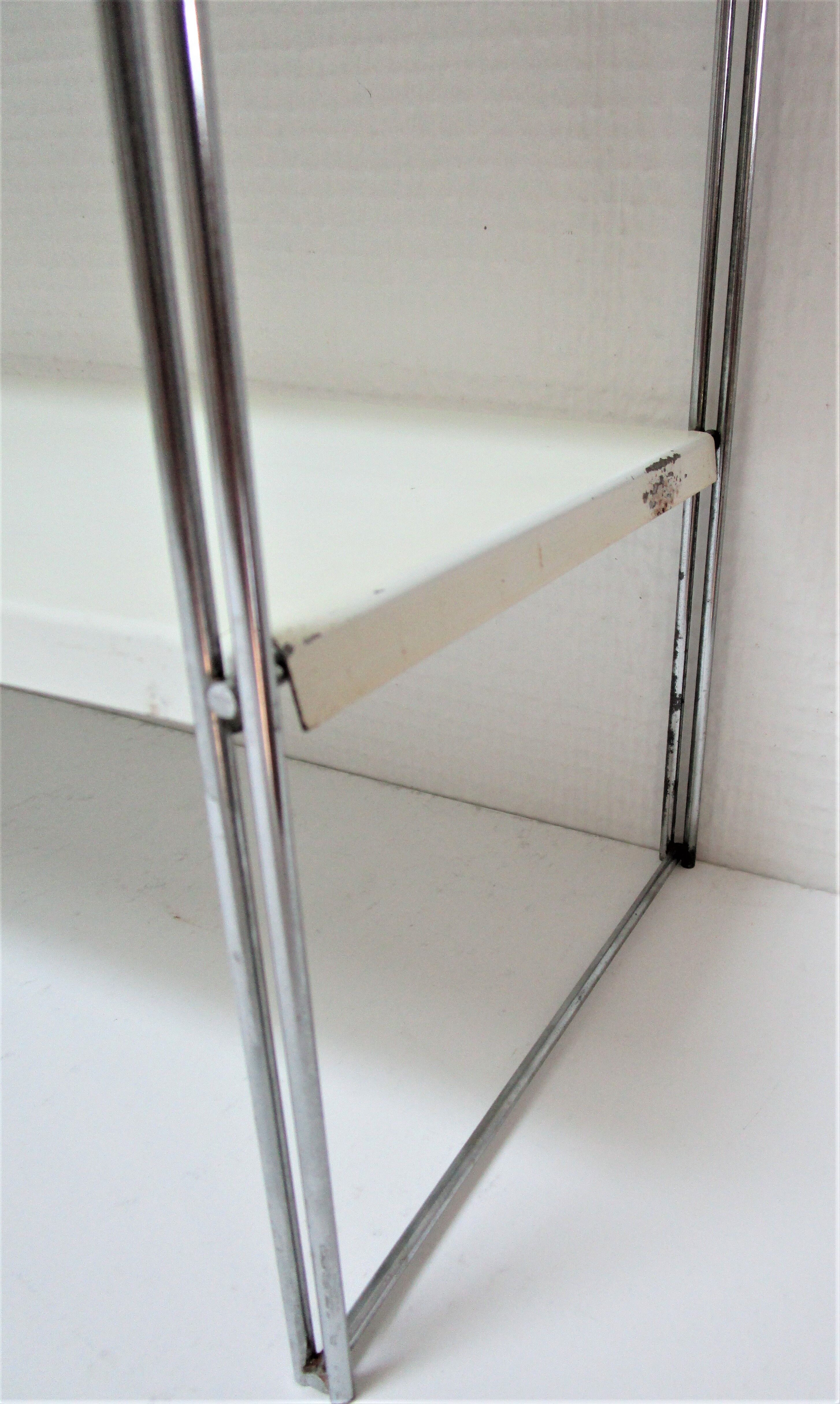 Étagère String métal blanc et acier années 60