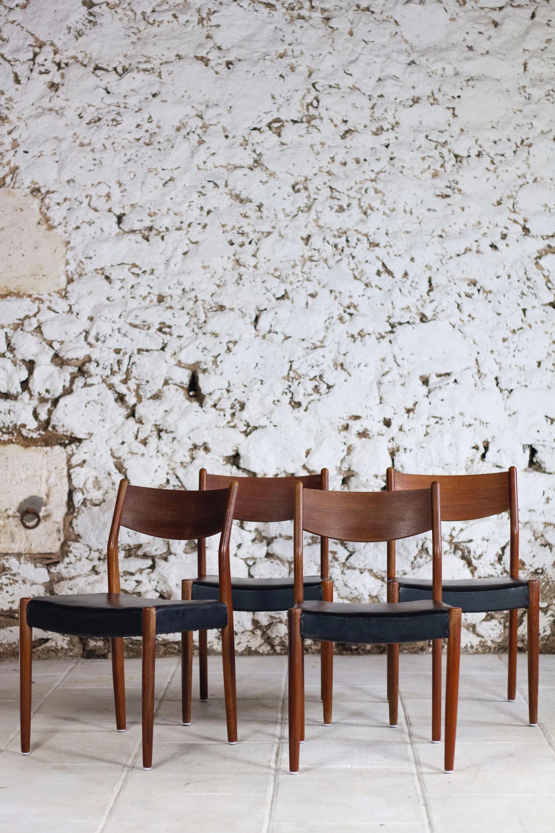 4 Scandinavian Fristho Franeker chairs in teak and faux leather, 1960.
