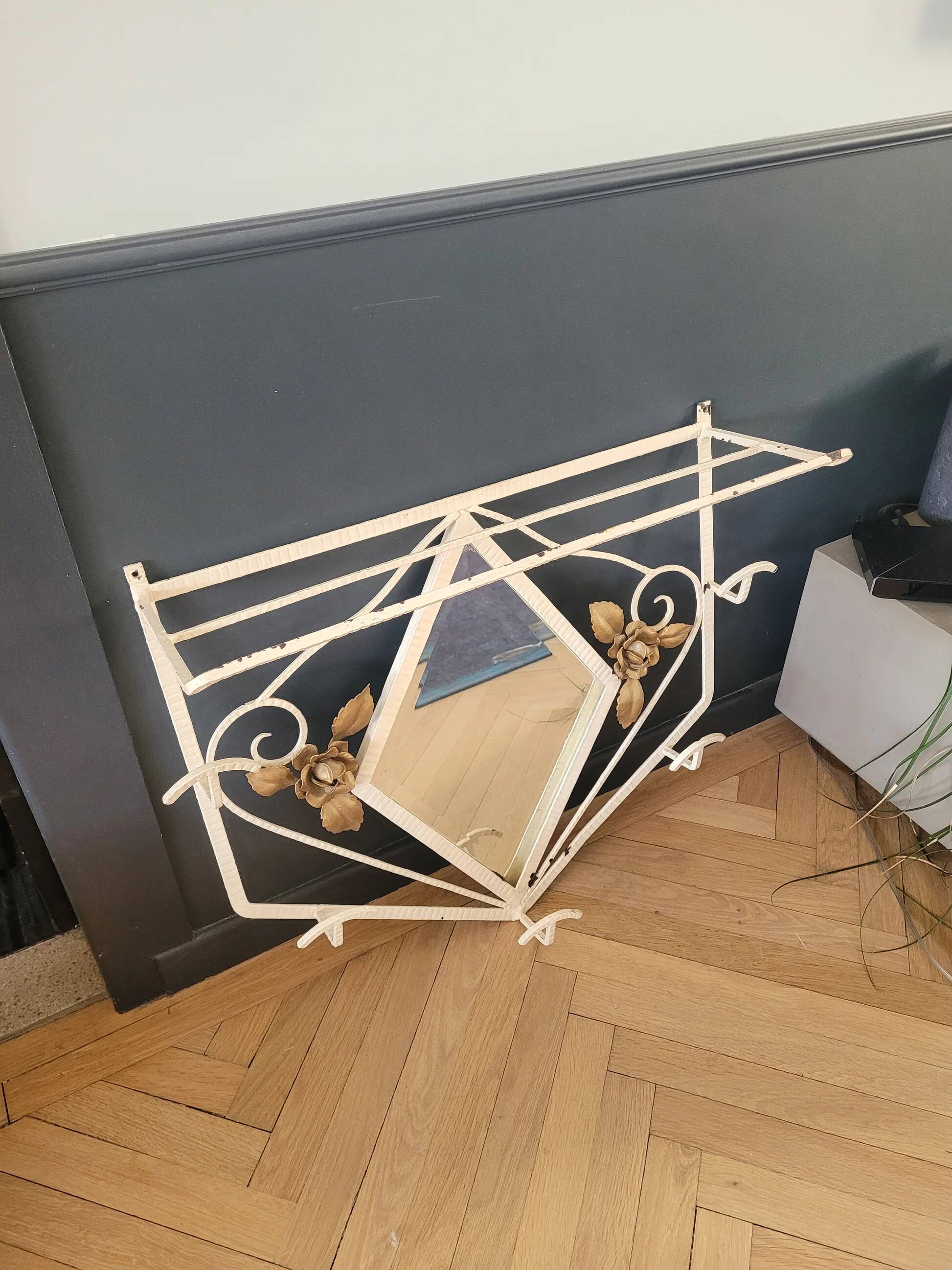 Entrance hall - Wall-mounted coat rack with mirror