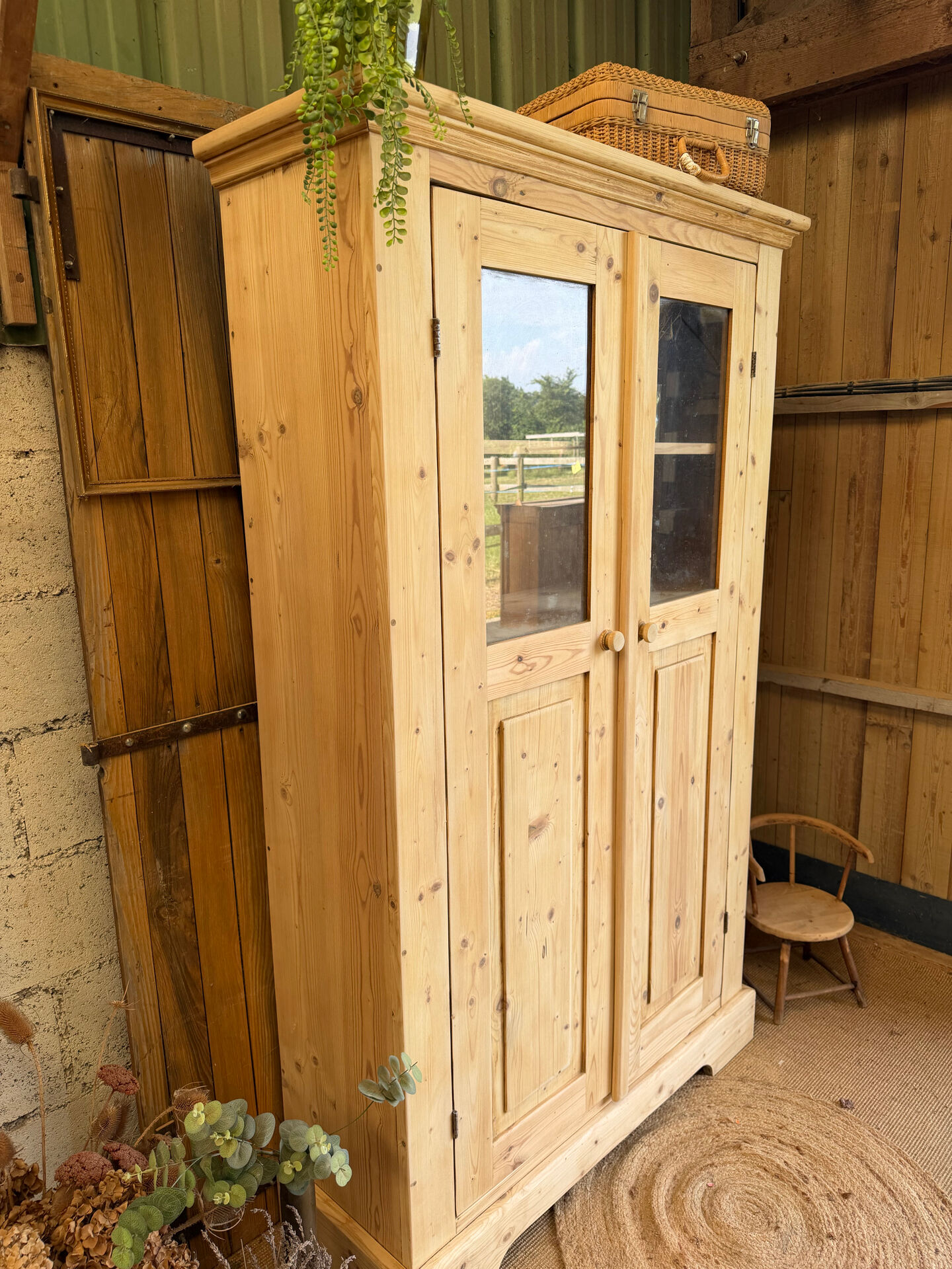 Display cabinet / bookshelf / cupboard