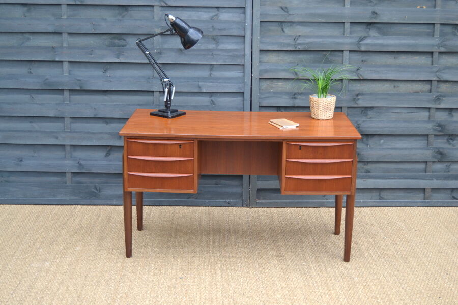 Bureau danois en teck double faces