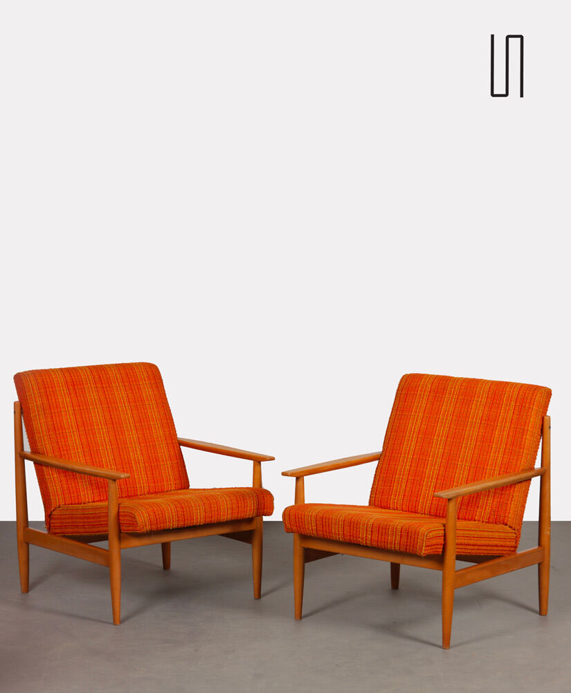 Paire de fauteuils en bois des années 1970