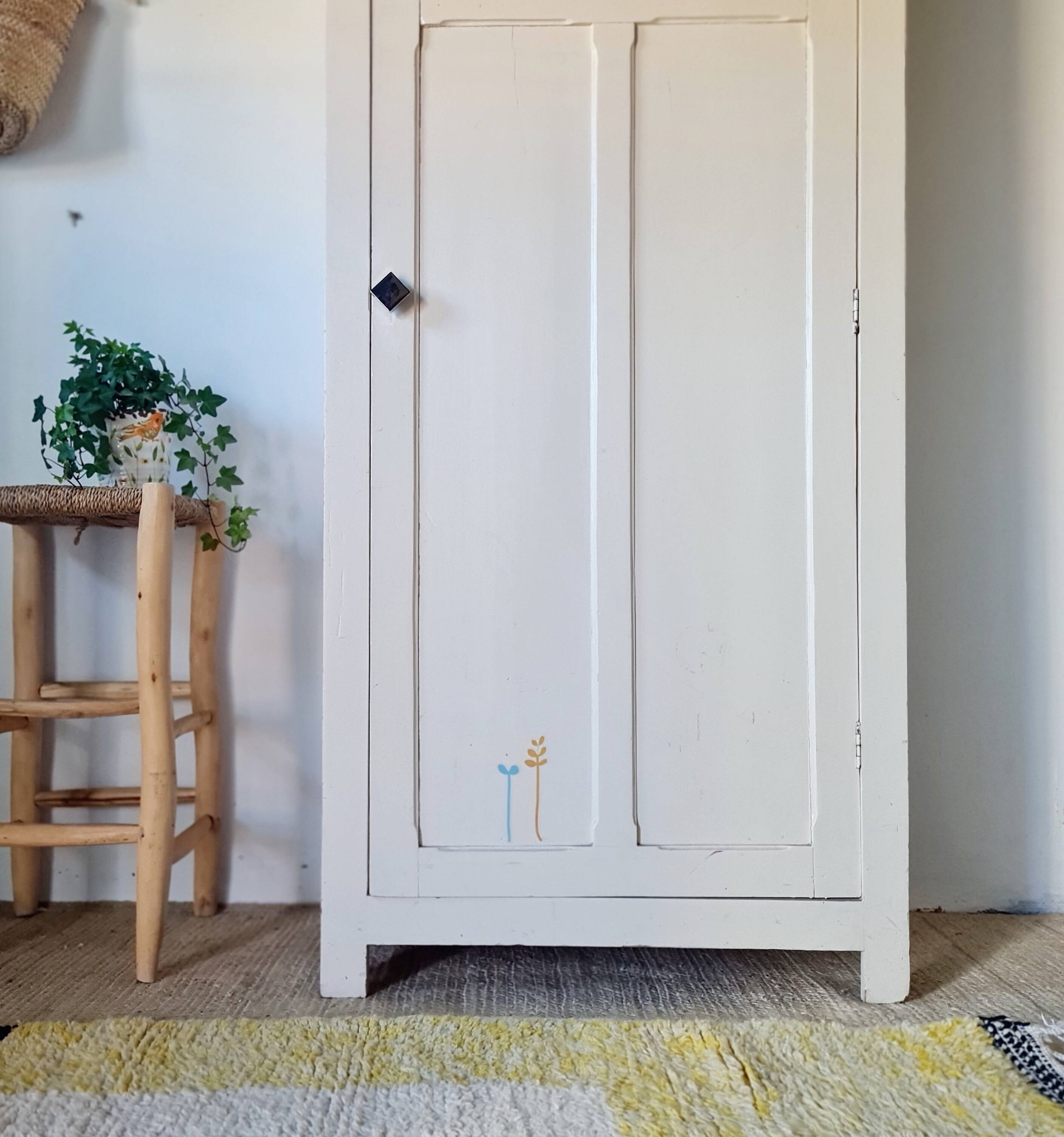 Antique Parisian bonnetière - Cream white - Panelled