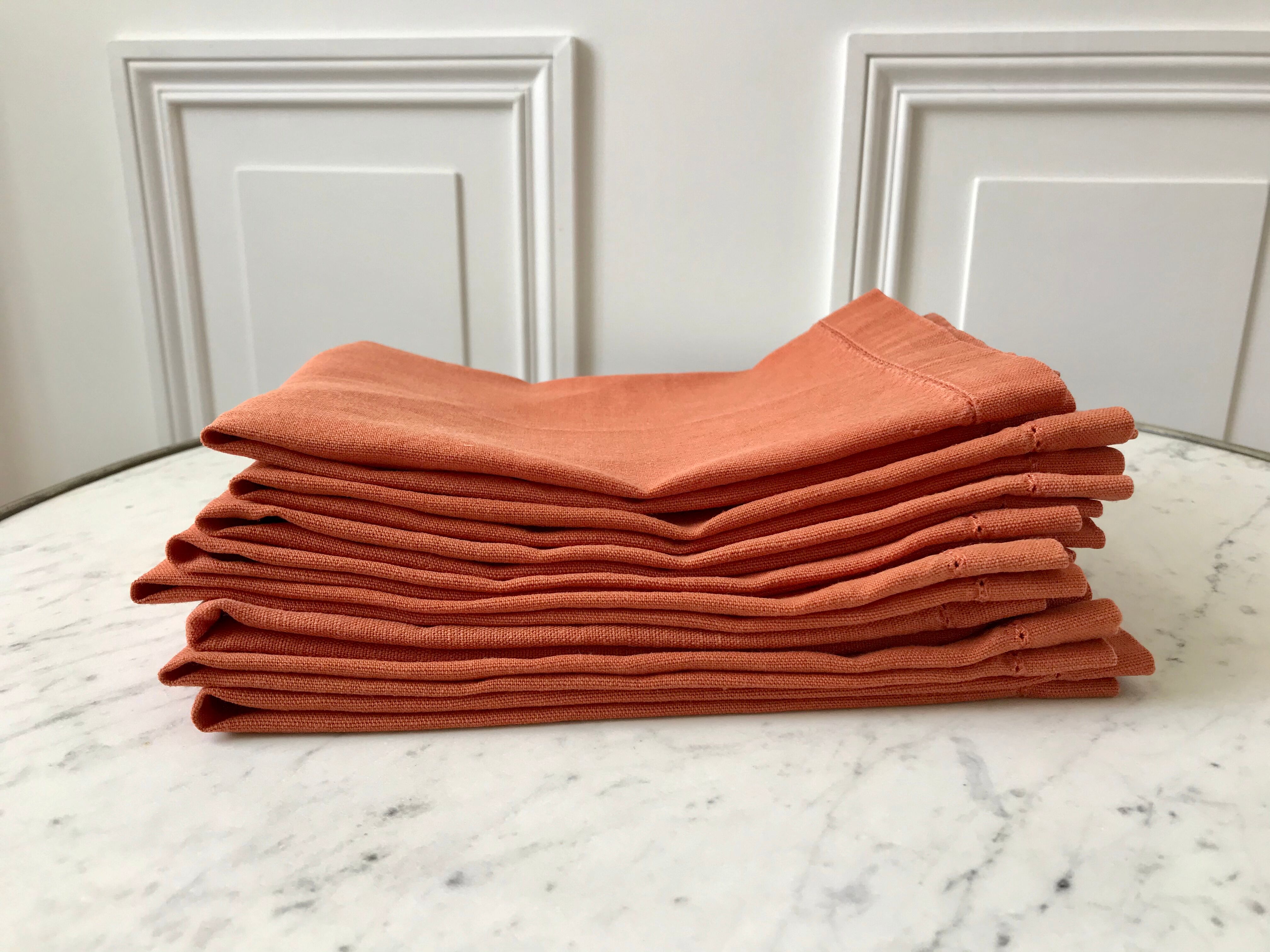 Lot de 8 serviettes de table en lin ajourées couleur terracotta