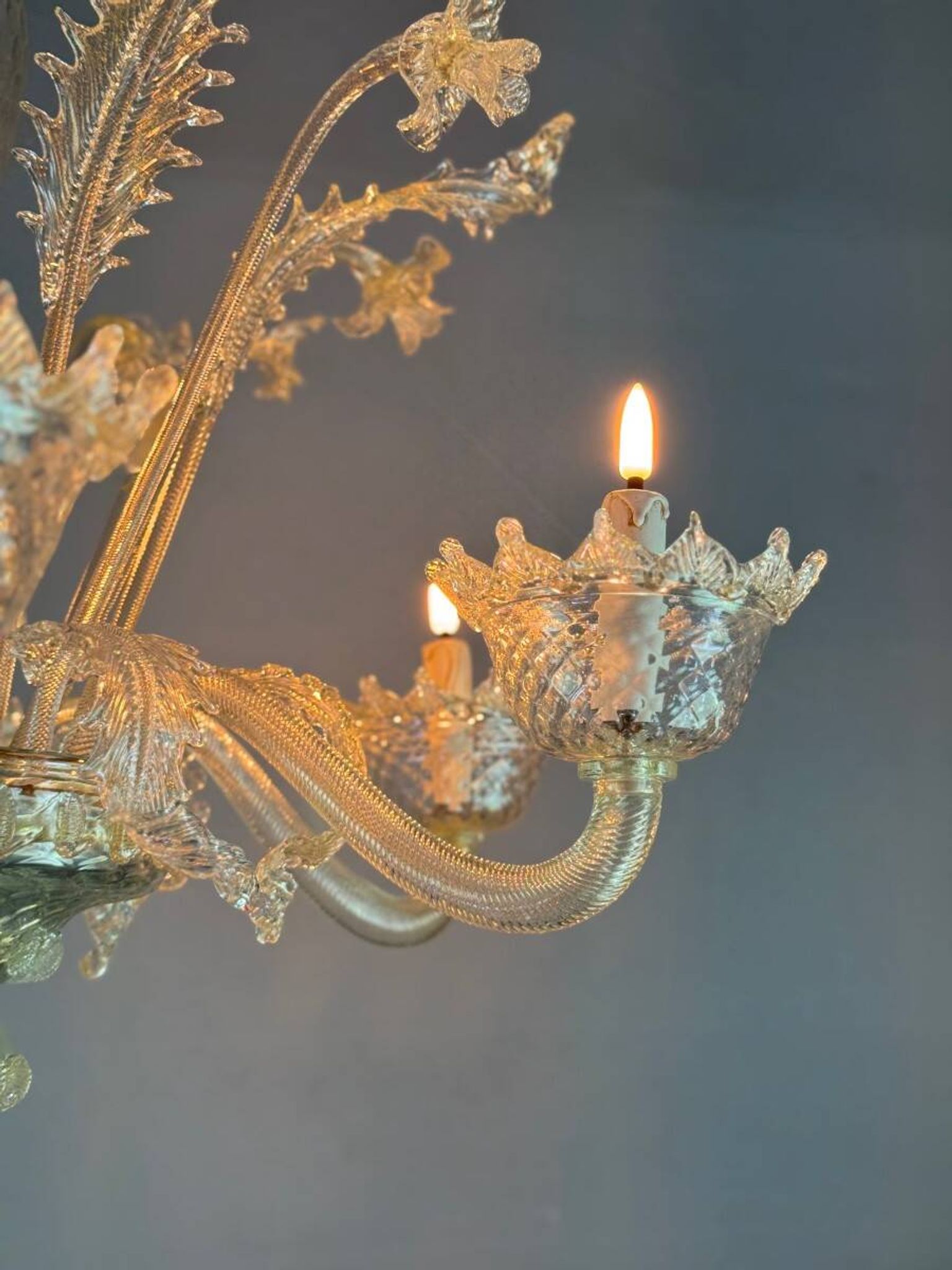 Venetian chandelier in gilded Murano glass, 6 light arms circa 1940