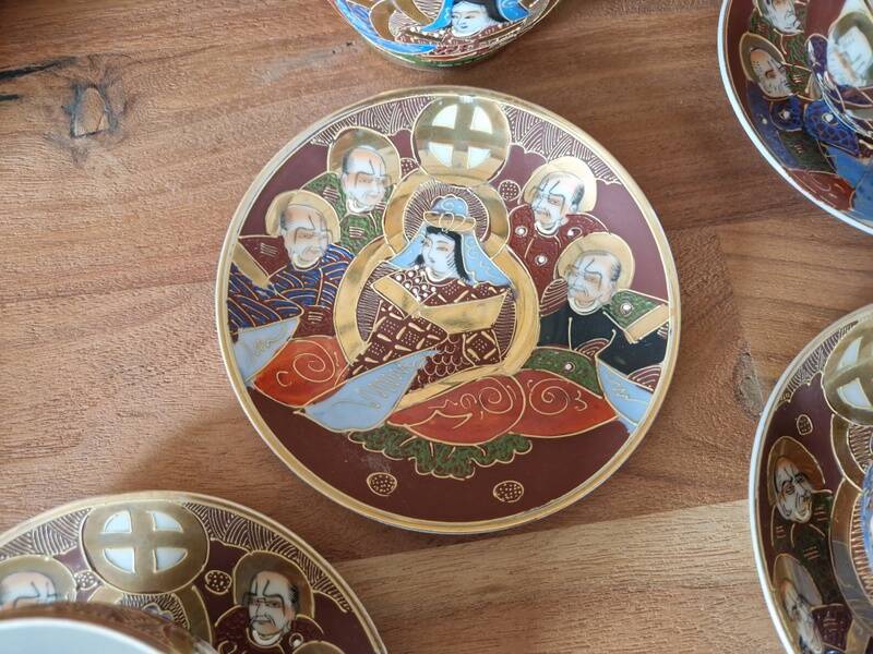 Beautiful Dainan porcelain tea/coffee service - Polychrome porcelain with relief decoration of dragons