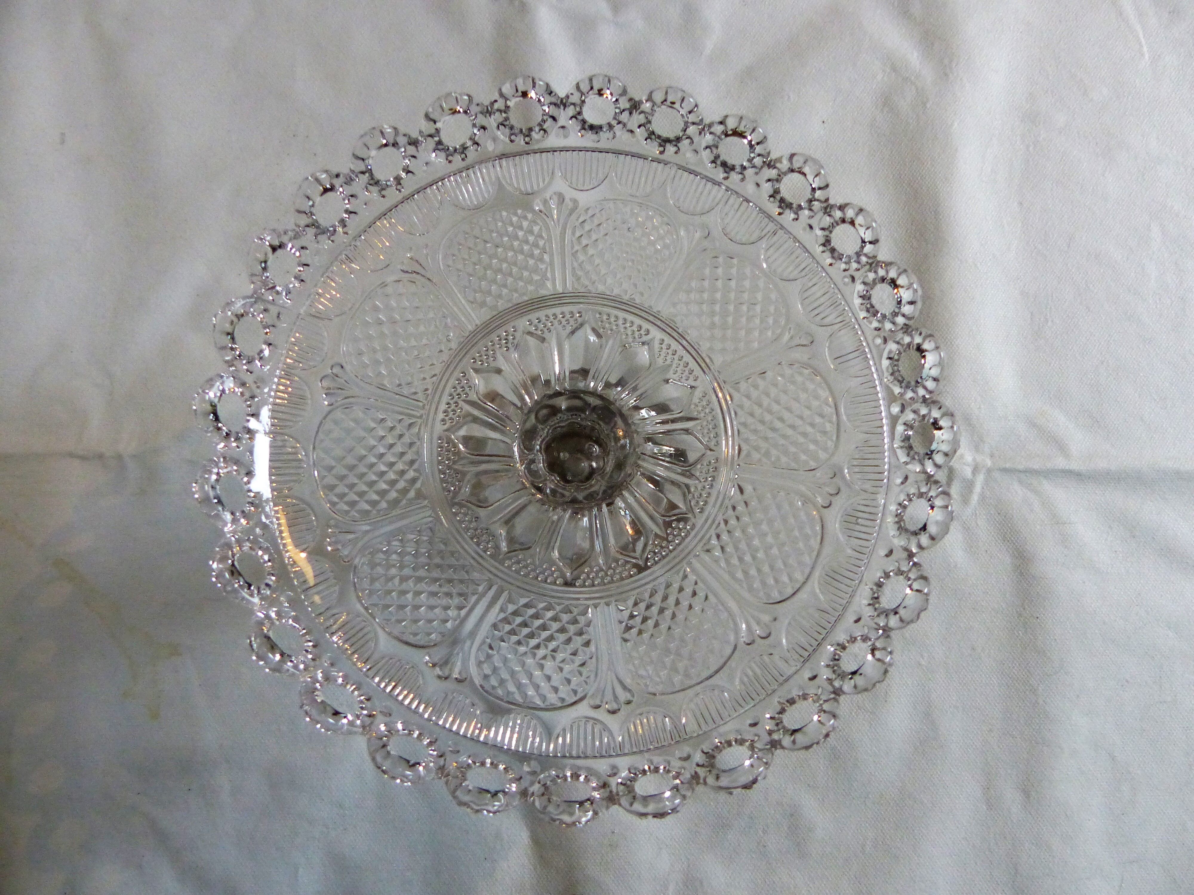 Flat, glass cake display