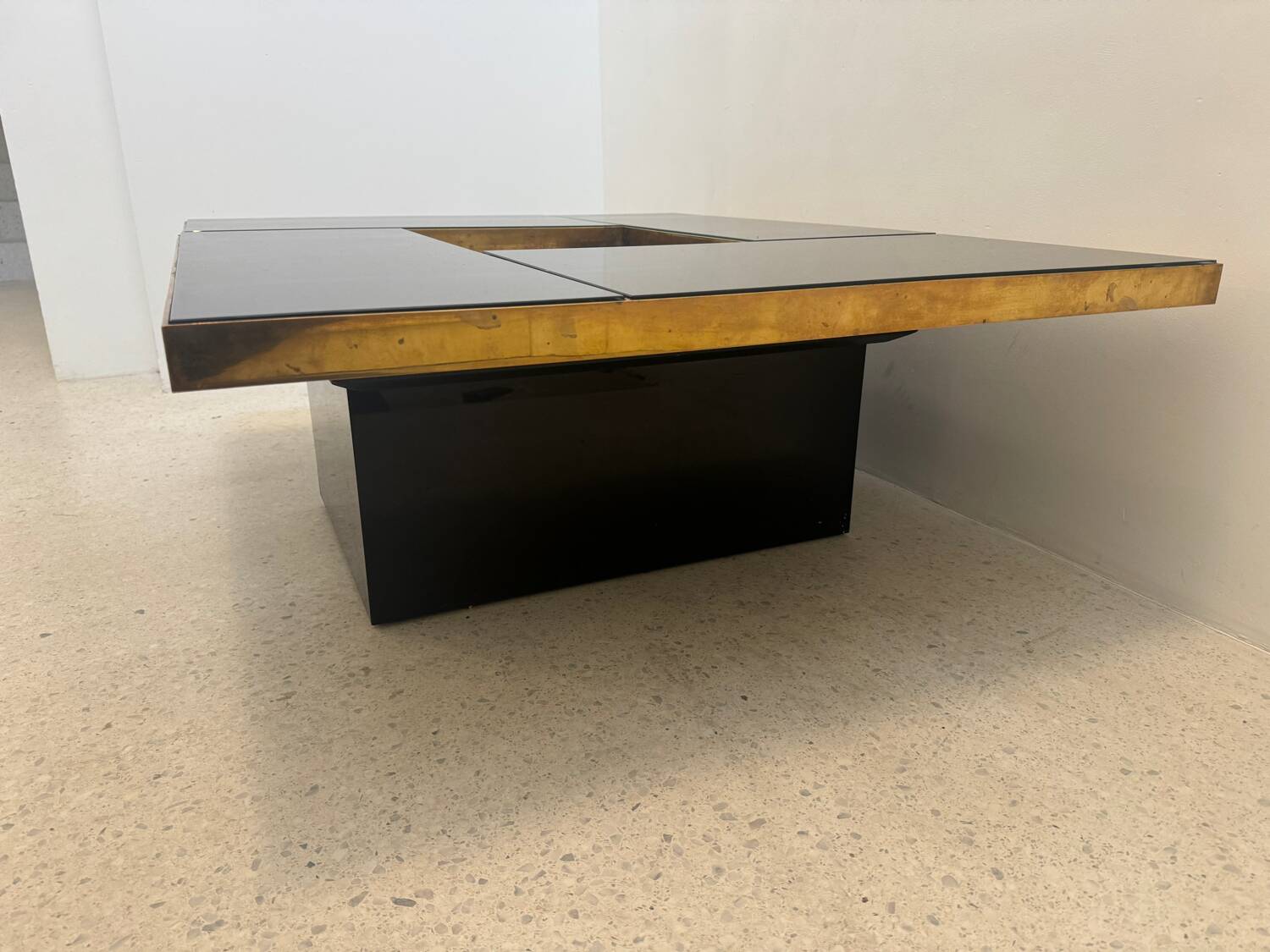 Sliding coffee table - hidden bar - Belgo Chrom