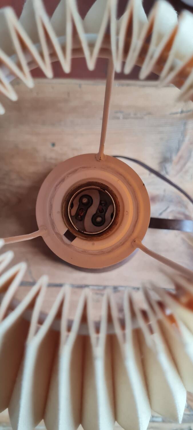 Table lamp in turned wood