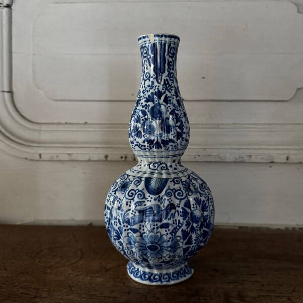 Vase, gourde en faïence de Delft, signé, XVIIIe s.