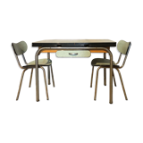 Formica table and its two chairs