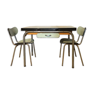 Formica table and its two chairs