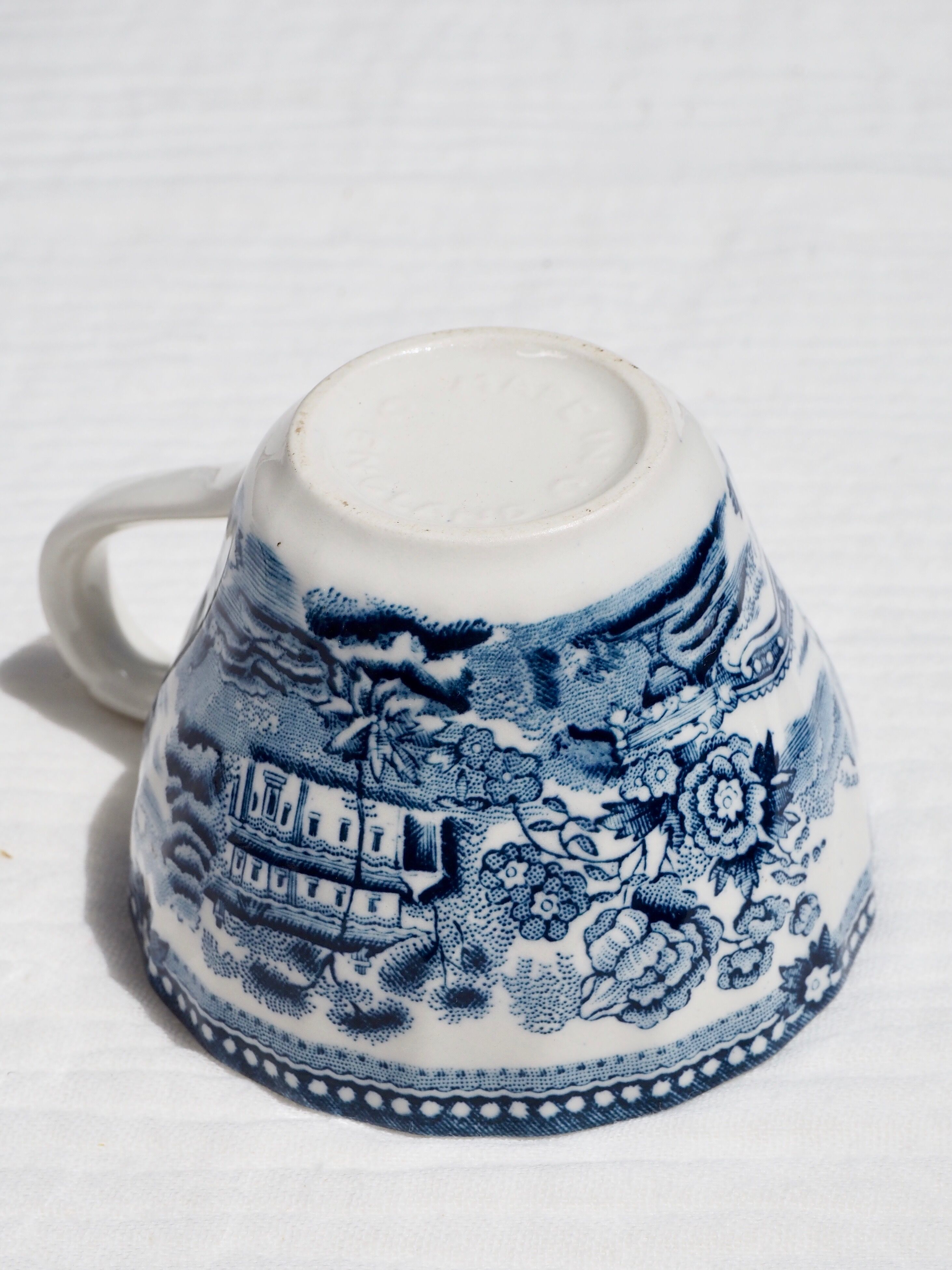 Set of 11 Churchill coffee cups with blue English patterns