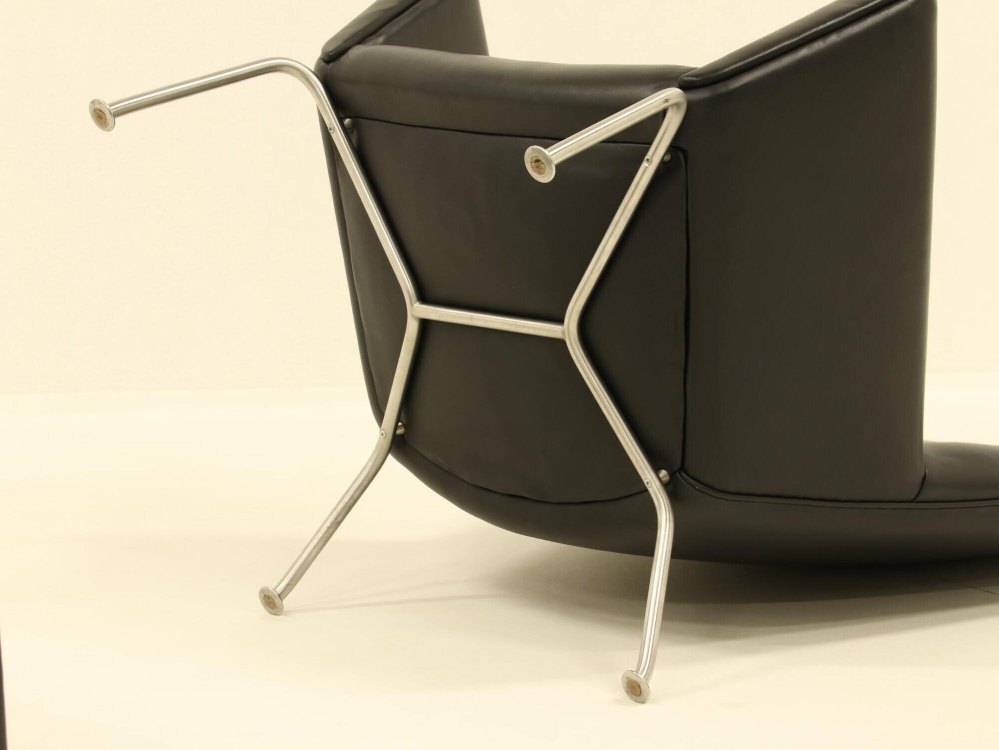 Wing chair & matching ottoman – CH445 & CH446 – by Hans Wegner