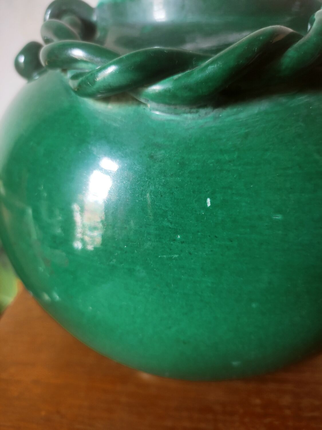 Ball vase with green ceramic string decoration