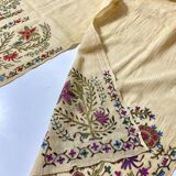 Broderie à la main méditerranéenne antique, héritage de l'artisanat grec