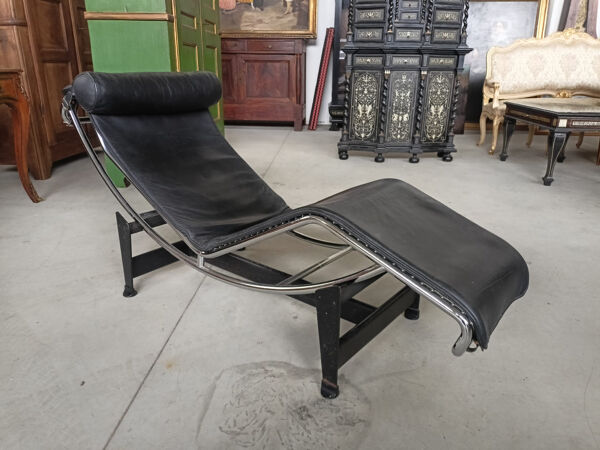 Chaise longue LC4 signée – Le Corbusier / Cassina – cuir noir