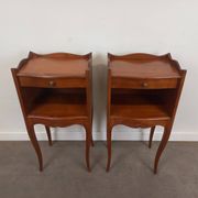 Paire de tables de chevet style Louis XV