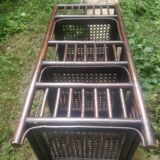 Shelf to put canning and rattan.