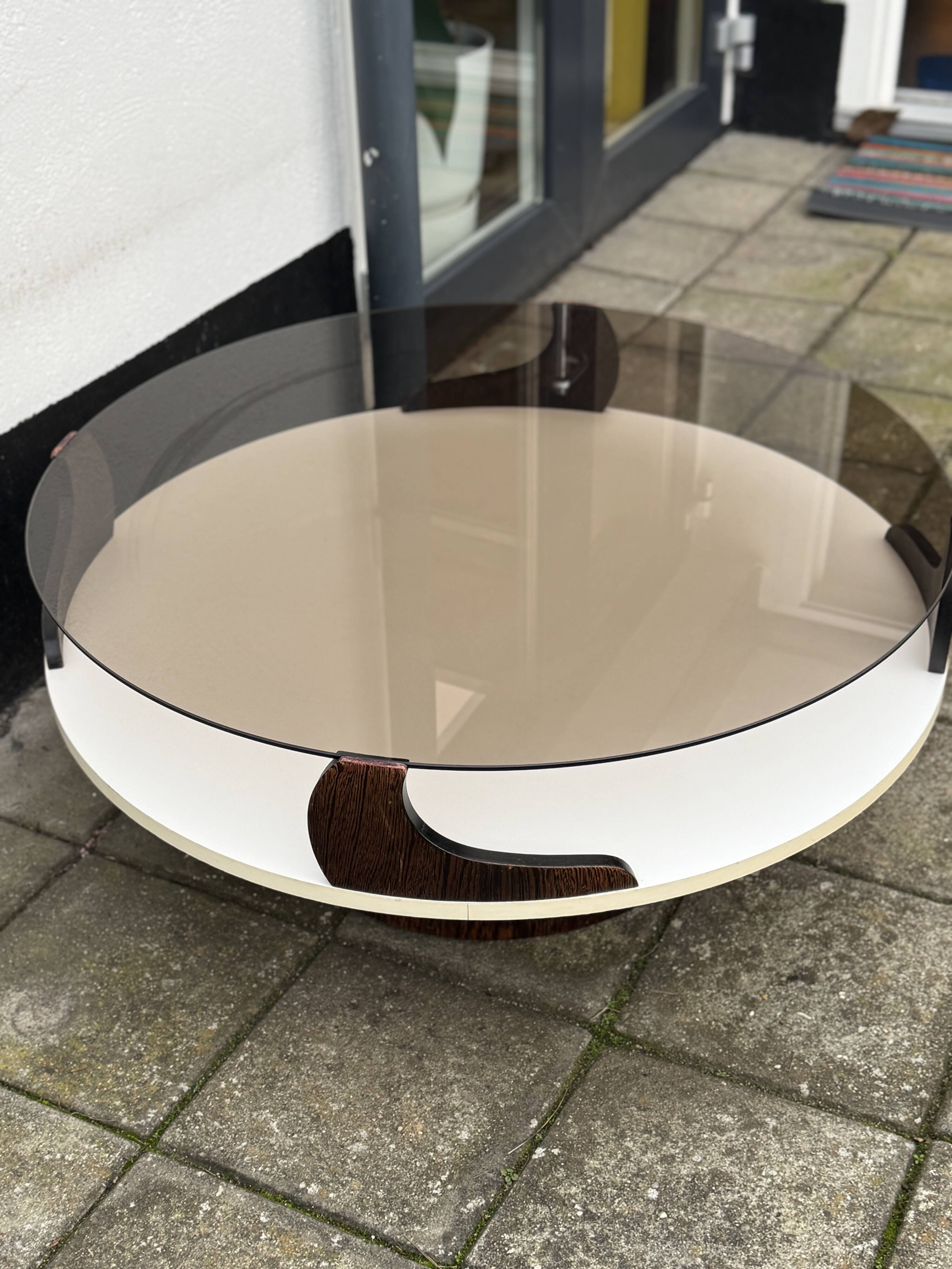 Table basse ronde de l'ère spatiale