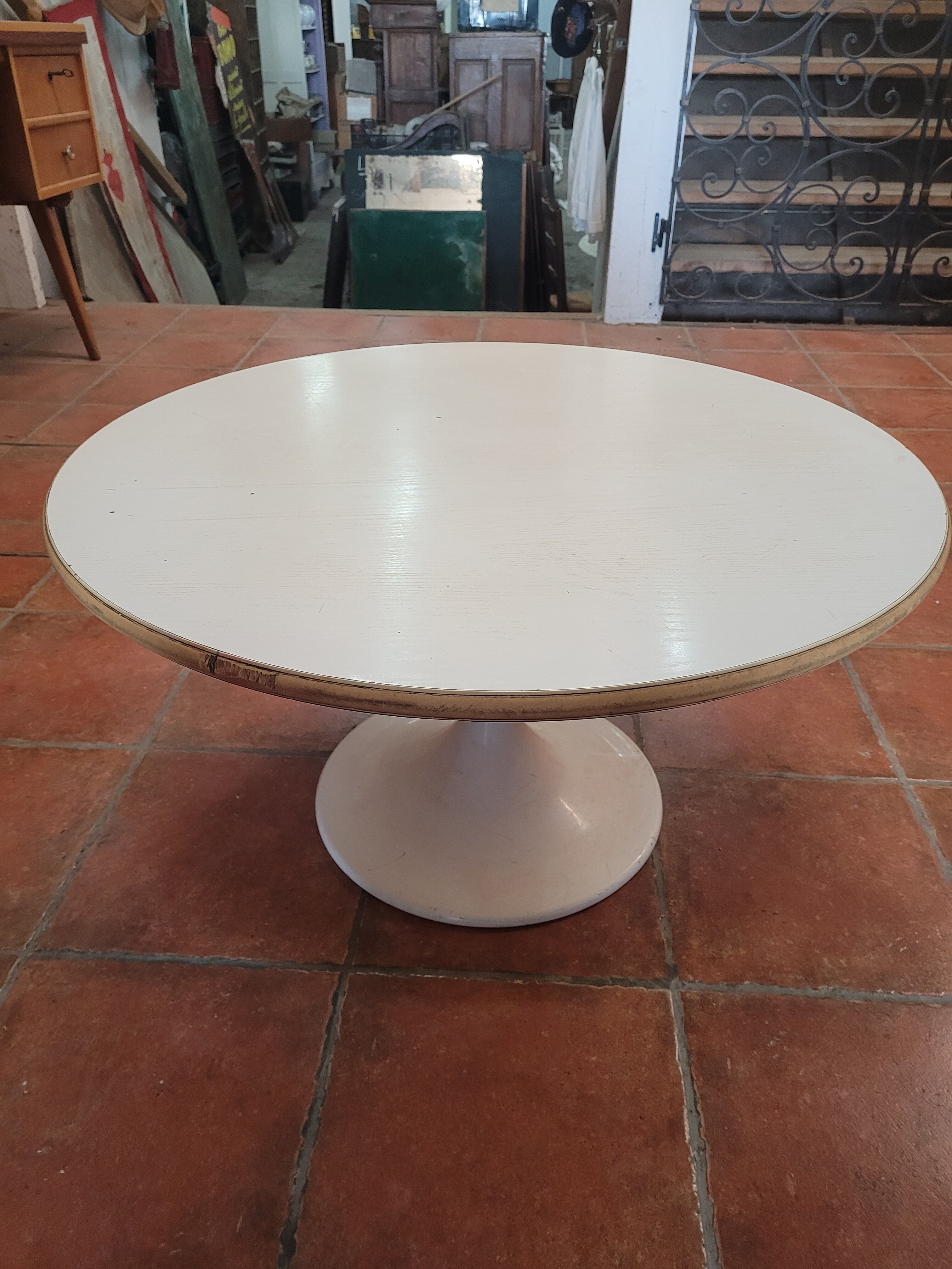 Tulip foot coffee table