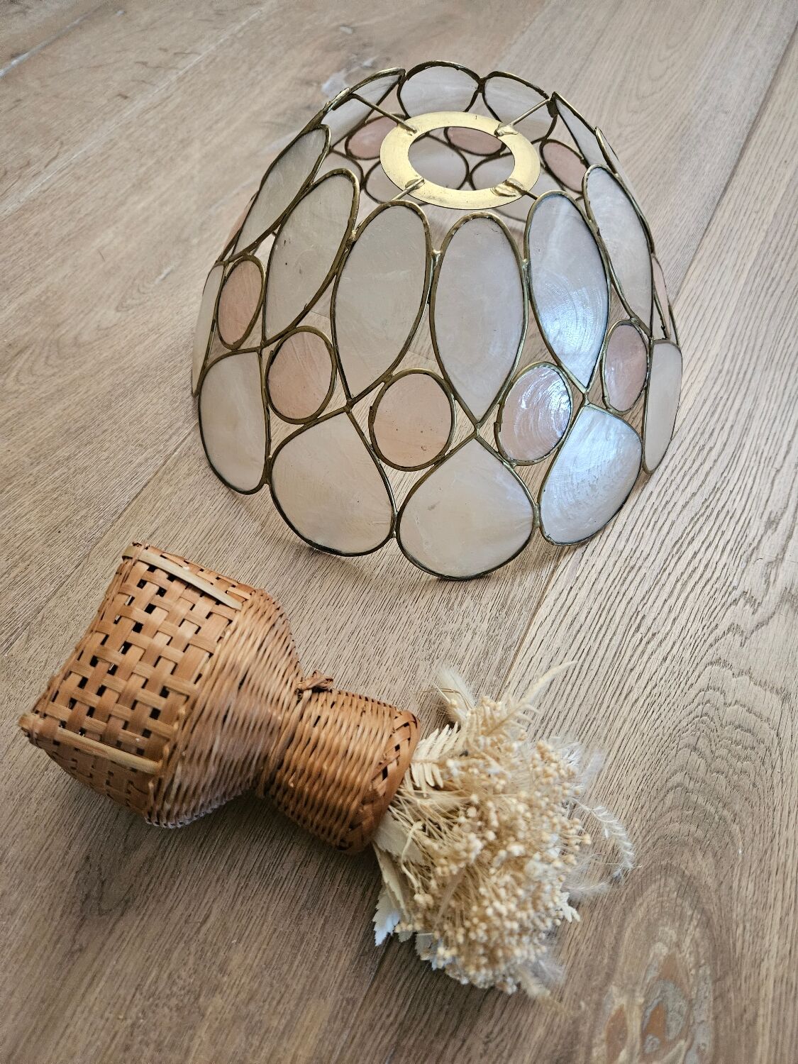 Mother-of-pearl pendant