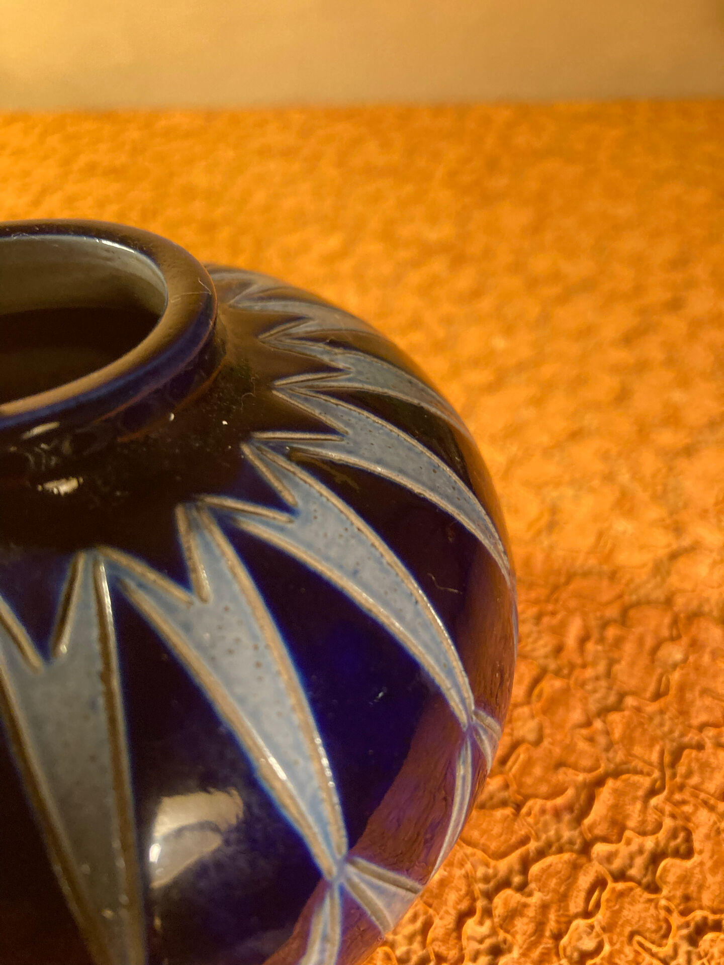 Miniature round vase Art Deco Hubert Krumeich